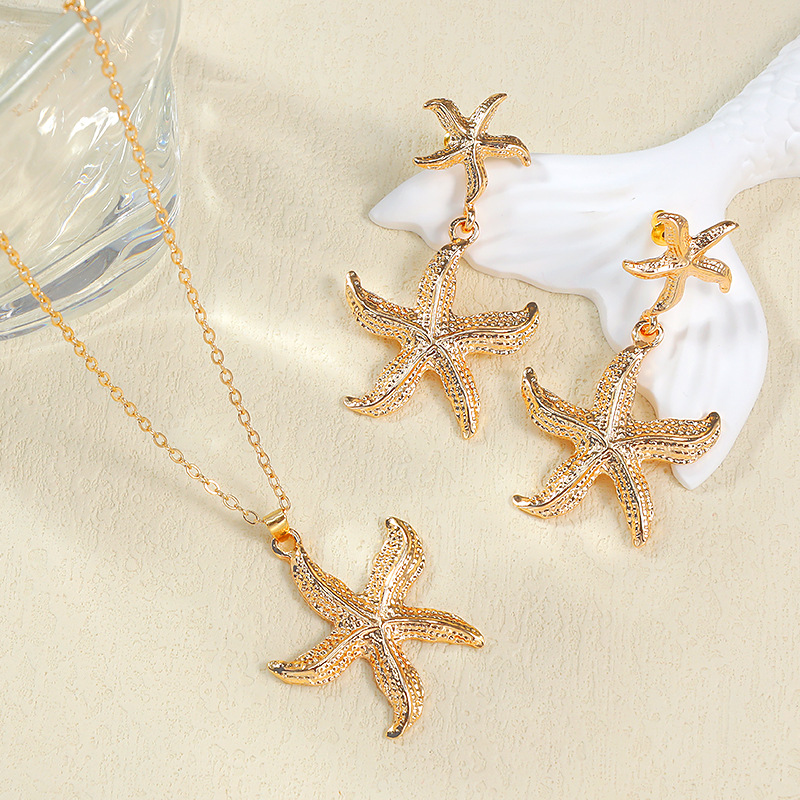 Travel Accessories Gifts For Women - Bohemian Gold Starfish Pendant Necklace For