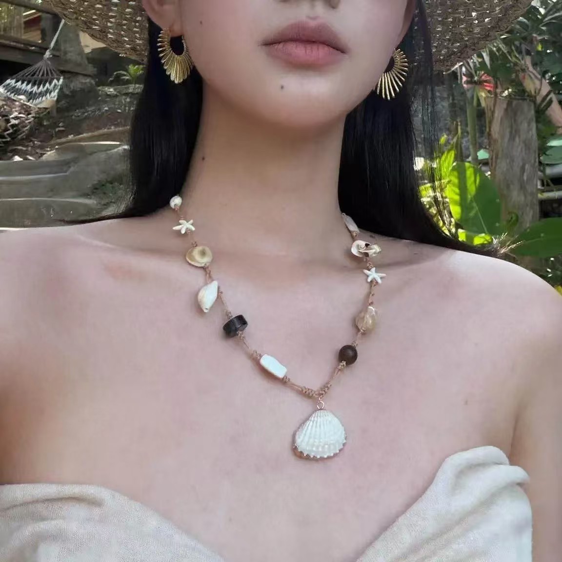 Travel Accessories Gifts For Women - Beach Vacation Style Natural Shell Necklace