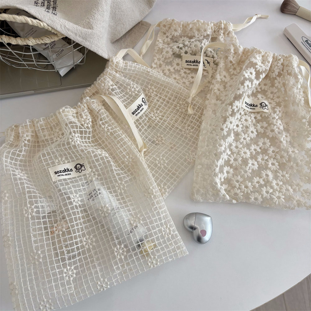 Lace Embroidered Daisy Mesh Dr - Travel Accessories Us recension och pris