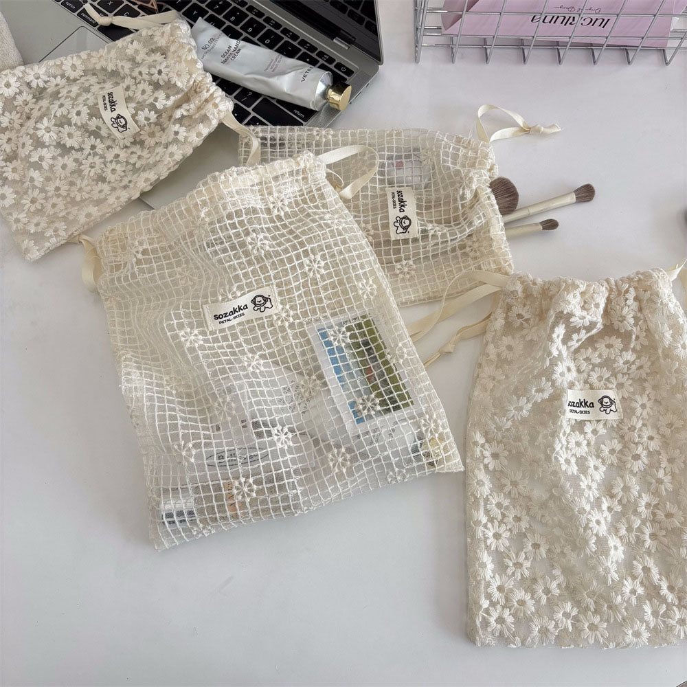 Lace Embroidered Daisy Mesh Dr - Travel Accessories Us recension och pris