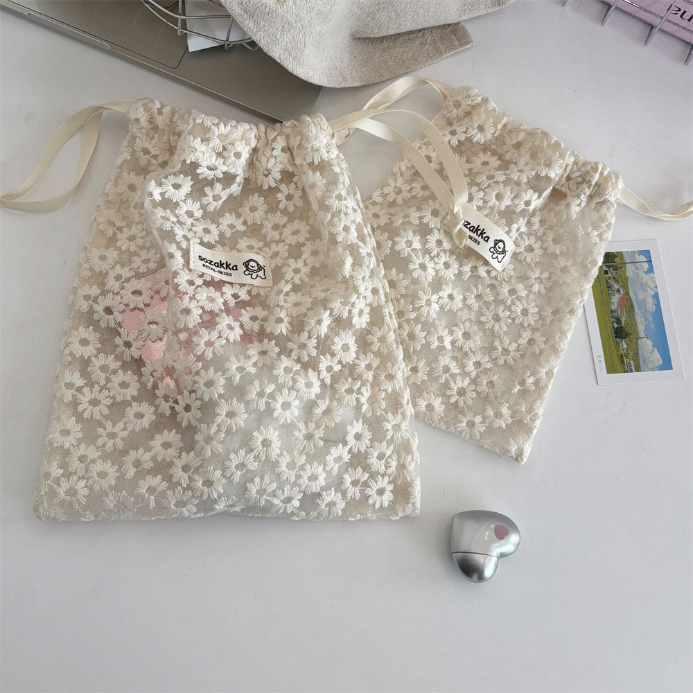 Lace Embroidered Daisy Mesh Dr - Travel Accessories Us recension och pris